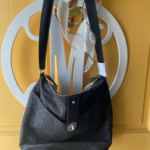 Brand new bag never used nylon material easy to clean has lots of pockets f - Picture 3 of 3